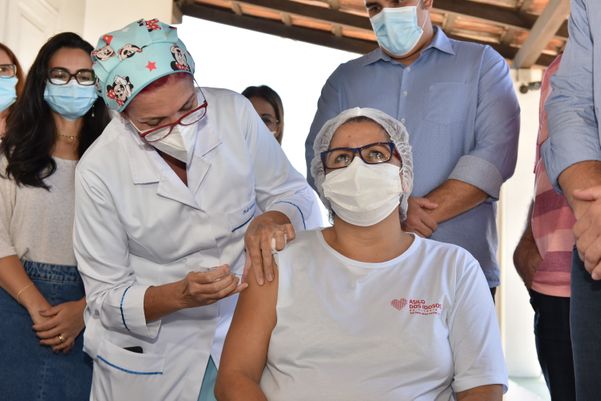 Data: 19/01/2021 - ES - Vitória - Idosos e cuidadores do Asilo de Vitória recebem vacina contra Covid-19 - Editoria: Cidades - Foto: Fernando Madeira - GZ por Fernando Madeira