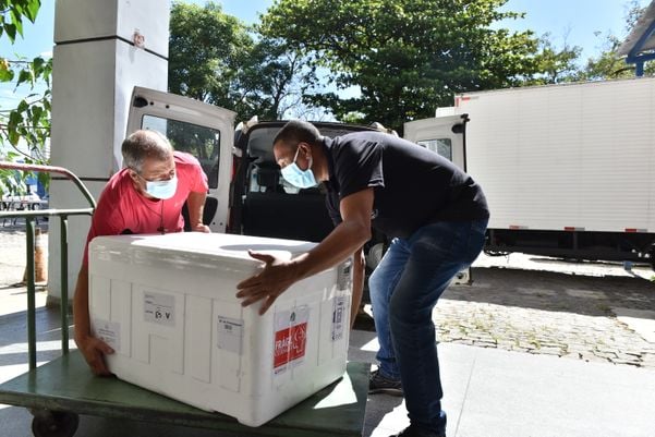 Data: 19/01/2021 - ES - Vitória - Na Rede de Frio da Sesa - Distribuição de vacina para os municípios da Grande Vitória - Editoria: Cidades - Foto: Fernando Madeira - GZ por Fernando Madeira
