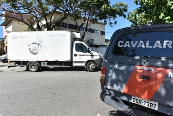 Data: 19/01/2021 - ES - Vitória - Na Rede de Frio da Sesa - Distribuição de vacina para os municípios da Grande Vitória - Editoria: Cidades - Foto: Fernando Madeira - GZ por Fernando Madeira