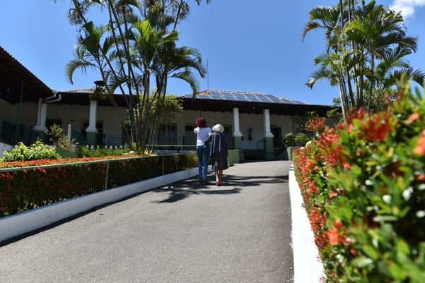 Data: 19/01/2021 - ES - Vitória - Idosos e cuidadores do Asilo de Vitória recebem vacina contra Covid-19 - Editoria: Cidades - Foto: Fernando Madeira - GZ por Fernando Madeira