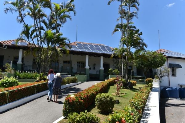 Data: 19/01/2021 - ES - Vitória - Idosos e cuidadores do Asilo de Vitória recebem vacina contra Covid-19 - Editoria: Cidades - Foto: Fernando Madeira - GZ por Fernando Madeira