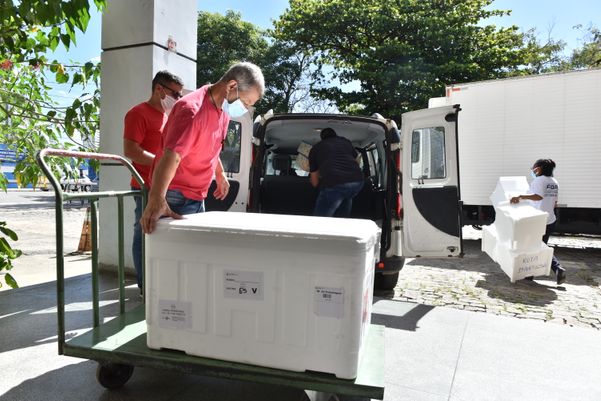 Data: 19/01/2021 - ES - Vitória - Na Rede de Frio da Sesa - Distribuição de vacina para os municípios da Grande Vitória - Editoria: Cidades - Foto: Fernando Madeira - GZ por Fernando Madeira