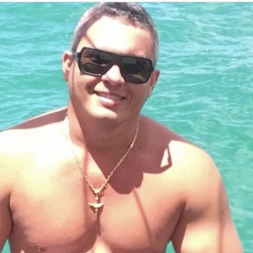 Rodrigo Cassimiro, de 38 anos, foi sepultado às 15h desta quarta-feira (20), no cemitério de Santo Antônio, em Vitória; o filho da vítima, um adolescente de 14 anos, continua internado, mas se recupera bem