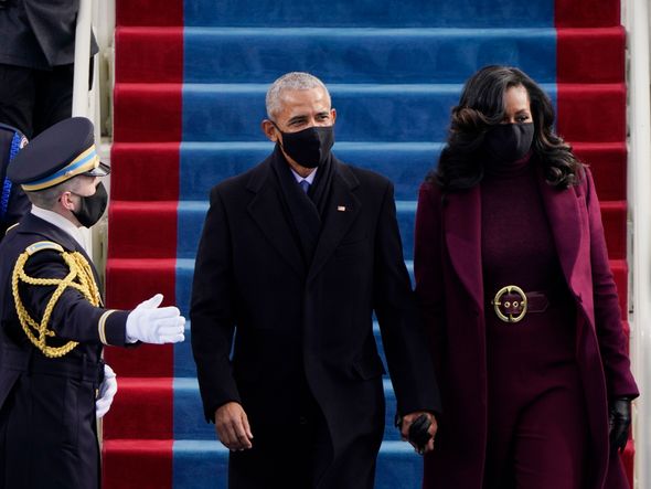 O ex-presidente Barack Obama e sua esposa Michelle Obama chegam para a cerimônia de posse do presidente eleito dos Estados Unidos, Joe Biden, no Capitólio, em Washington (DC), nesta quarta- feira, 20 de janeiro de 2021 por PATRICK SEMANSKY/ESTADÃO CONTEÚDO