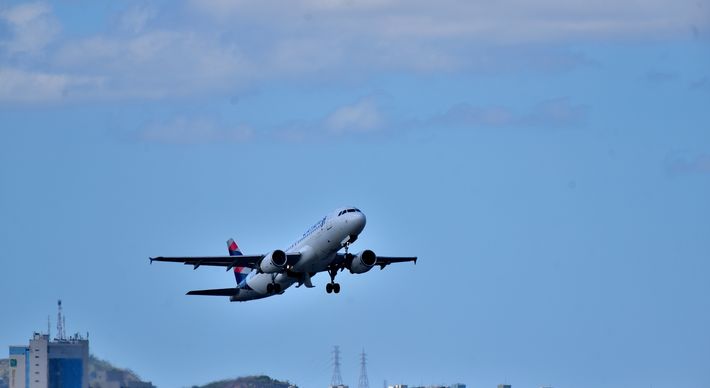 A partir de 8 de novembro, os viajantes deverão estar totalmente vacinados para ingressar nos Estados Unidos. O comprovante de vacinação deverá ser apresentado antes do embarque