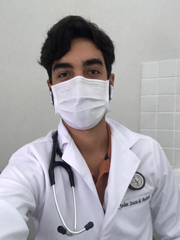 Os médicos gêmeos Jordan e Jorlan Souza de Andrade, 25 anos.  por Arquivo pessoal