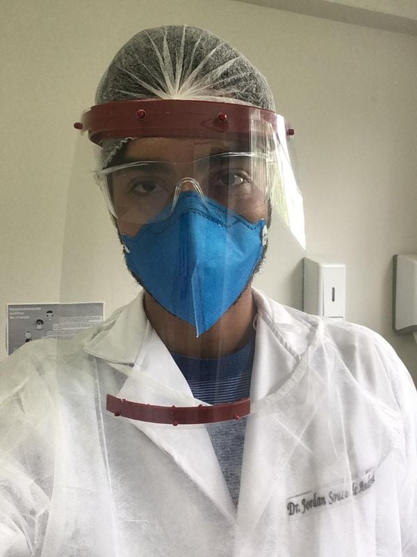 Os médicos gêmeos Jordan e Jorlan Souza de Andrade, 25 anos.  por Arquivo pessoal