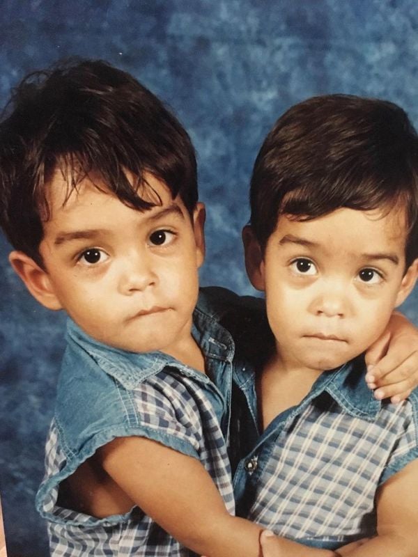 Os médicos gêmeos Jordan e Jorlan Souza de Andrade, 25 anos.  por Arquivo pessoal