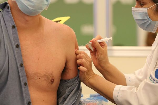 São Paulo - Vacinação contra covid-19 aos profissionais da saúde do Hospital das Clínicas, no Centro de Convenções Rebouças