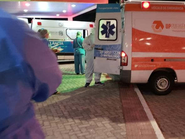Ambulância com o paciente vindo de Manaus chegando ao Hospital Jaime Santos Neves por Vilmara Fernandes