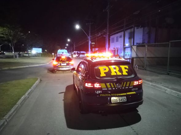 A PRF chega ao Aeroporto para fazer a escolta das ambulâncias por Fernando Madeira