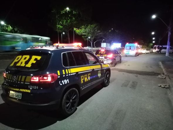 A PRF chega ao Aeroporto para fazer a escolta das ambulâncias por Fernando Madeira