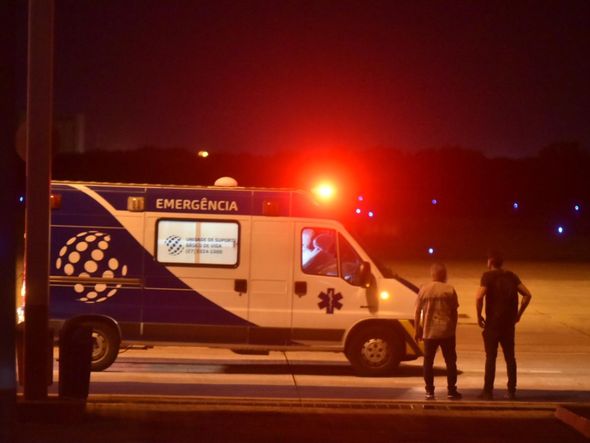 Ambulâncias aguardam a chegada dos pacientes de Manaus por Fernando Madeira