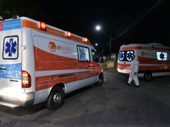 Ambulâncias aguardam a chegada dos pacientes de Manaus por Fernando Madeira