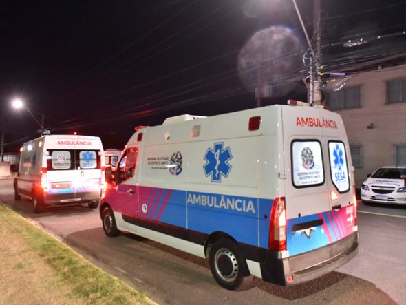 Ambulâncias aguardam a chegada dos pacientes de Manaus por Fernando Madeira