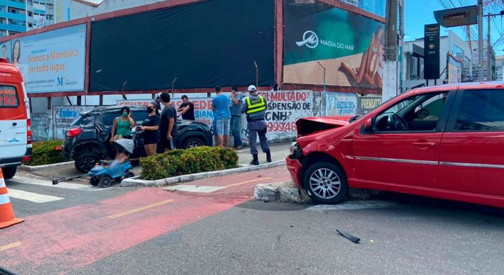 O acidente aconteceu no cruzamento da Champagnat com a Rua Inácio Higino