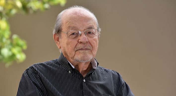 O lamento é do profissional da saúde aposentado, de 85 anos, que trabalhou na linha de frente do combate à Febre Amarela e à Doença de Chagas. 'Na época, tínhamos que enfrentar a ignorância e as superstições que acometiam a população'