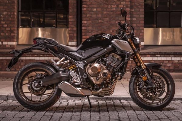 A base da CB 650R é o motor de 4 cilindros e 649 cc, que entrega 88,4 cavalos de potência a 11.500 rpm e 6,13 kgfm de torque a 8.000 rpm