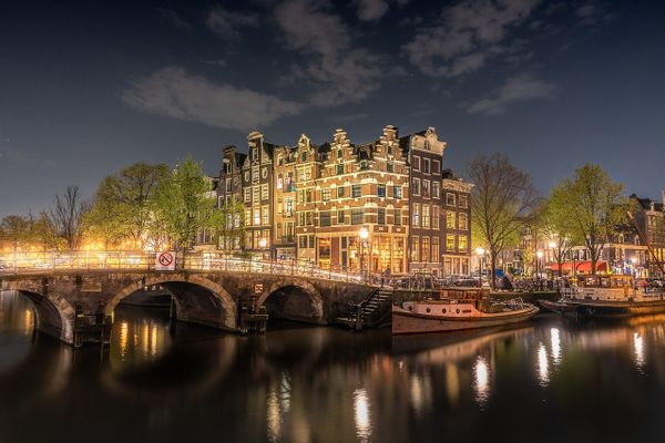 Amsterdam, capital da Holanda enfrenta toque de recolher noturno