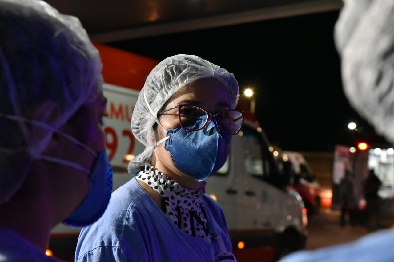 Imagens da chegada dos pacientes de Manaus infectados pelo coronavírus ao Hospital Jayme dos Santos Neves, na Serra