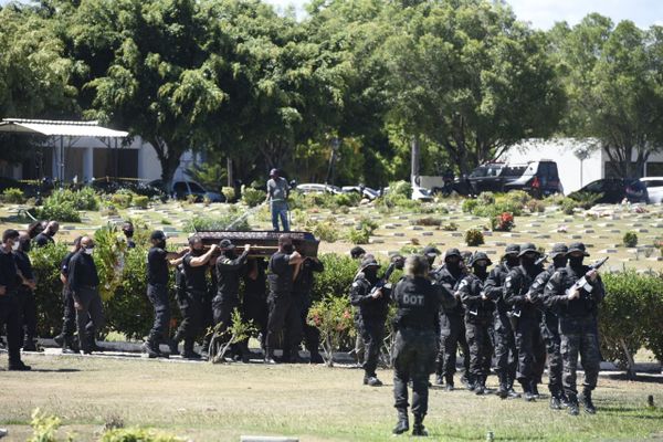 Rodrigo Rosa foi sepultado nesta quinta-feira (21) no Parque da Paz por Carlos Alberto Silva
