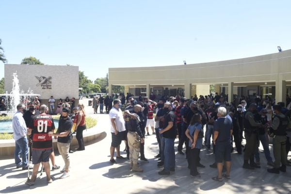 Rodrigo Rosa foi sepultado nesta quinta-feira (21) no Parque da Paz por Carlos Alberto Silva