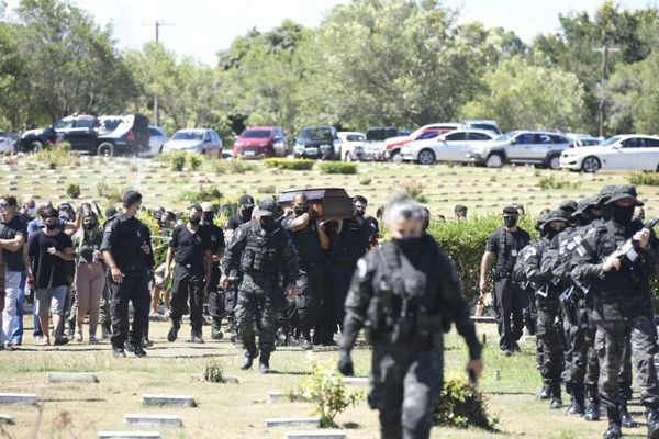 Rodrigo Rosa foi sepultado nesta quinta-feira (21) no Parque da Paz por Carlos Alberto Silva