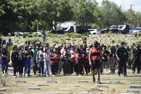Rodrigo Rosa foi sepultado nesta quinta-feira (21) no Parque da Paz por Carlos Alberto Silva