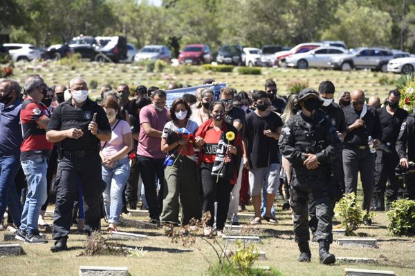Rodrigo Rosa foi sepultado nesta quinta-feira (21) no Parque da Paz por Carlos Alberto Silva