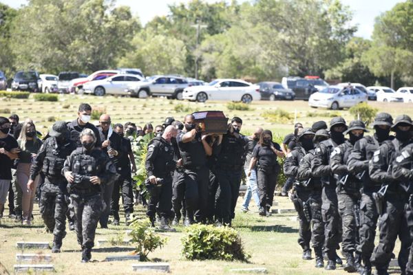 Rodrigo Rosa foi sepultado nesta quinta-feira (21) no Parque da Paz por Carlos Alberto Silva