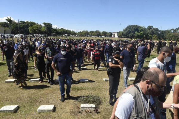 Rodrigo Rosa foi sepultado nesta quinta-feira (21) no Parque da Paz por Carlos Alberto Silva