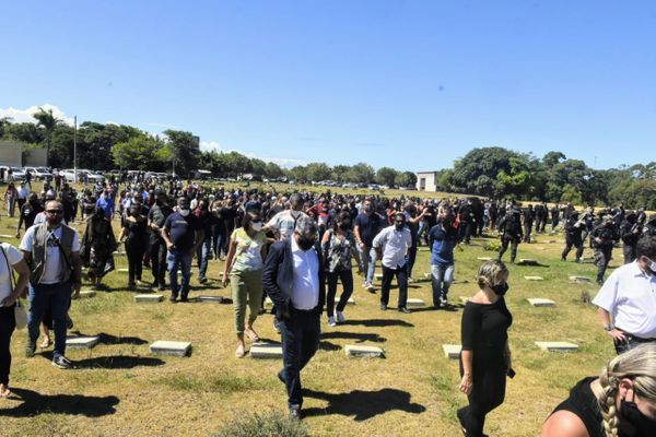 Rodrigo Rosa foi sepultado nesta quinta-feira (21) no Parque da Paz por Carlos Alberto Silva