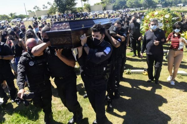 Rodrigo Rosa foi sepultado nesta quinta-feira (21) no Parque da Paz por Carlos Alberto Silva
