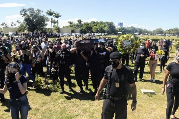 Rodrigo Rosa foi sepultado nesta quinta-feira (21) no Parque da Paz por Carlos Alberto Silva