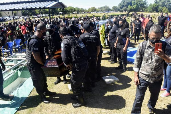Rodrigo Rosa foi sepultado nesta quinta-feira (21) no Parque da Paz por Carlos Alberto Silva