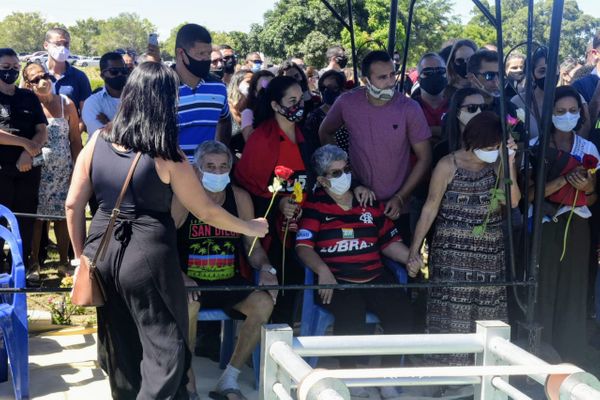 Rodrigo Rosa foi sepultado nesta quinta-feira (21) no Parque da Paz por Carlos Alberto Silva