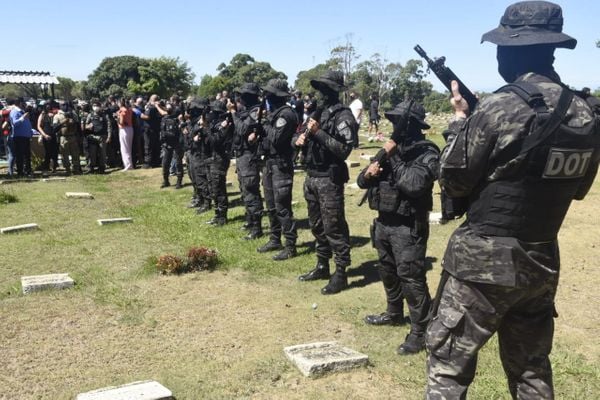 Rodrigo Rosa foi sepultado nesta quinta-feira (21) no Parque da Paz por Carlos Alberto Silva
