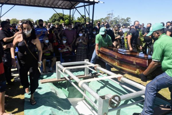 Rodrigo Rosa foi sepultado nesta quinta-feira (21) no Parque da Paz por Carlos Alberto Silva
