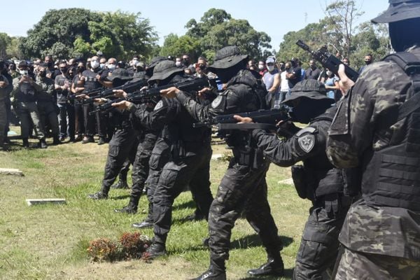 Rodrigo Rosa foi sepultado nesta quinta-feira (21) no Parque da Paz por Carlos Alberto Silva