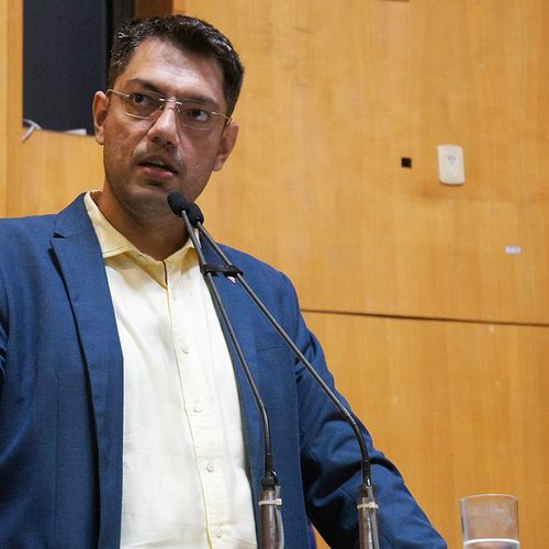Rogelio Pegoretti cita ginasta norte-americana e escritora francesa como inspiradoras da sua decisão de deixar o cargo