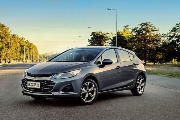 A versão LTZ do Chevrolet Cruze estará disponível igualmente para o modelo Sport6, que ganhará um novo visual na versão Premier. por Chevrolet/Divulgação