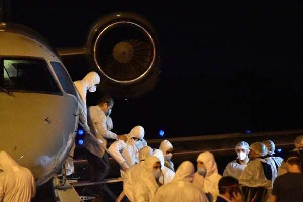 Hospital Jayme Santos Neves, na Serra, recebe trinta e seis pacientes com Covid-19 vindos de Manaus por Fernando Madeira