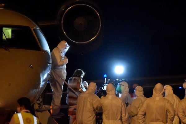 Hospital Jayme Santos Neves, na Serra, recebe trinta e seis pacientes com Covid-19 vindos de Manaus por Fernando Madeira