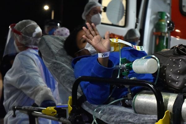 Hospital Jayme Santos Neves, na Serra, recebe trinta e seis pacientes com Covid-19 vindos de Manaus por Fernando Madeira