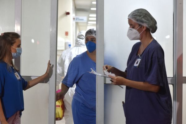 Hospital Jayme Santos Neves, na Serra, recebe trinta e seis pacientes com Covid-19 vindos de Manaus por Fernando Madeira