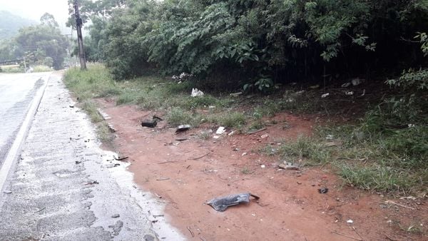 O acidente aconteceu na madrugada desta sexta-feira (22). Uma das motoristas saiu do local.