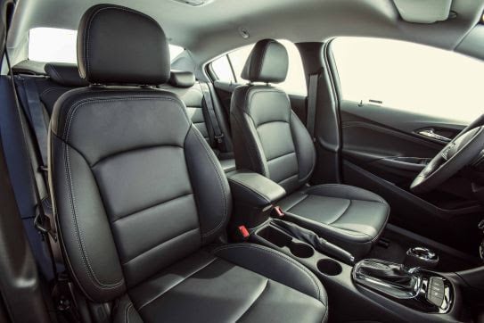 A versão LTZ do Chevrolet Cruze estará disponível igualmente para o modelo Sport6, que ganhará um novo visual na versão Premier. por Chevrolet/Divulgação