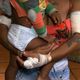 Imagem - Homem esfaqueia a ex-mulher com o filho no colo em Cariacica