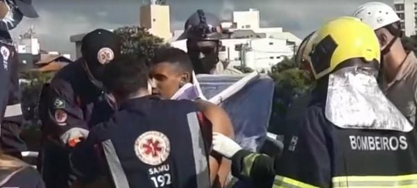 Barra de ferro atravessa corpo de homem em acidente