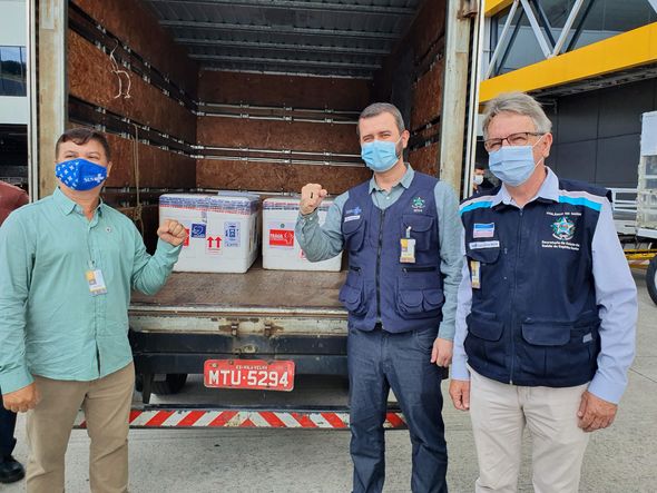 Desembarque das 35.500 doses da vacina AstraZeneca, de Oxford, que chegaram ao Aeroporto de Vitória neste domingo (24).   por Helio Filho/Secom ES    